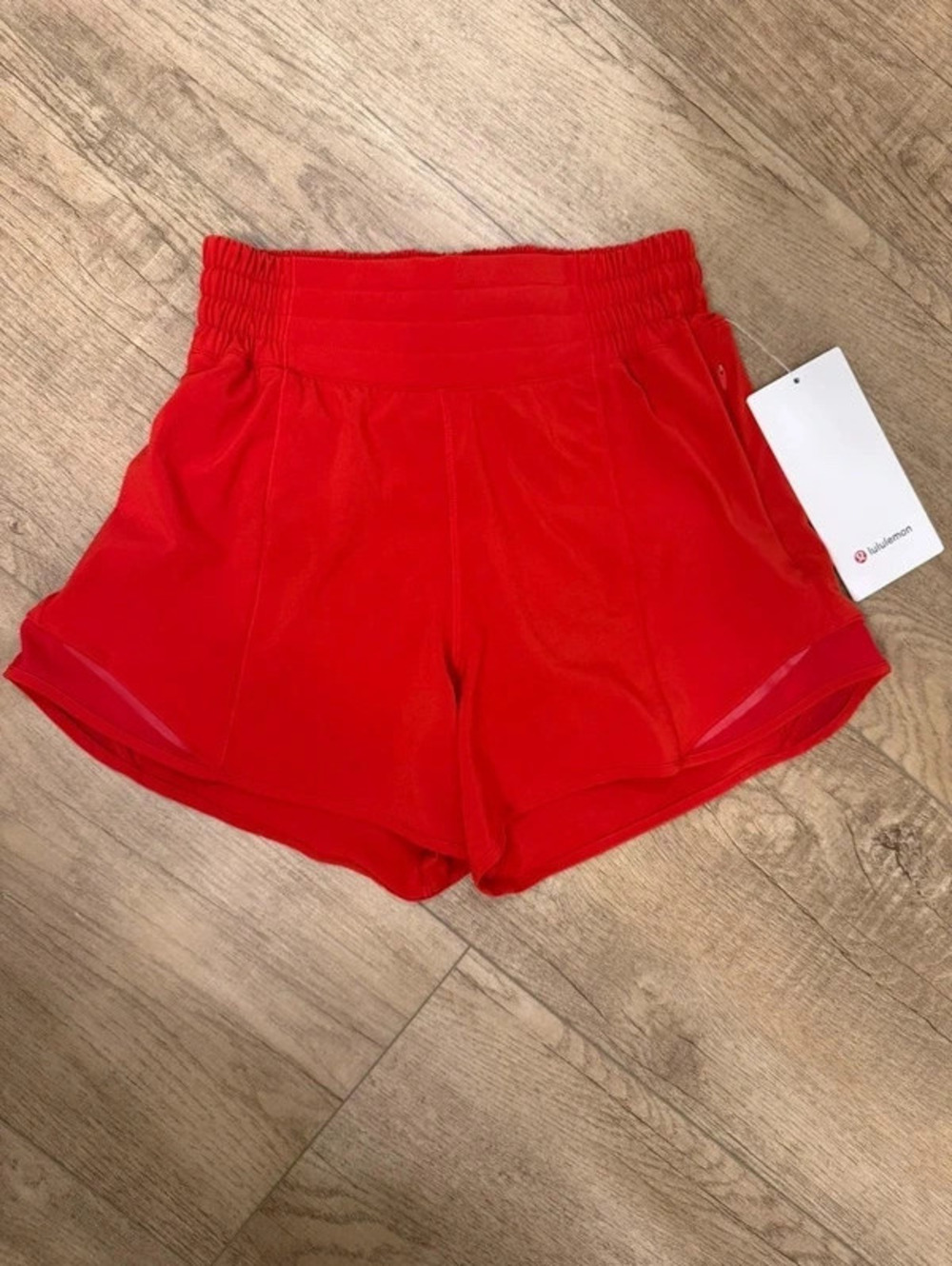 Lululemon Hotty Hot High-Rise Short 4" *Lined size 2